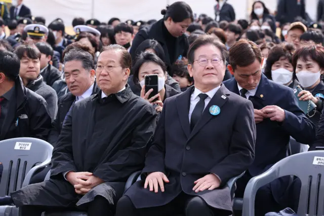 국민의힘 권영세 비대위원장과 더불어민주당 이재명 대표가 28일 국립대전현충원에서 열린 서해 수호의 날 기념식에 참석해 있다