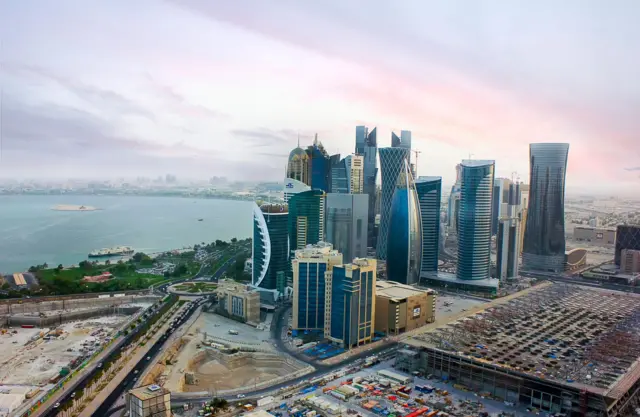 टिकलीएवढ्या कतारनं वाळवंटात राहून एवढी प्रगती कशी केली?