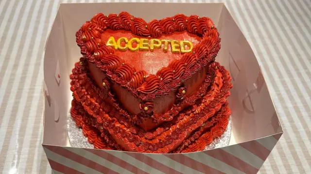 جشن آزادی اور آکسفورڈ میں ایڈمیشن کی خوشی اور کیک کٹنگ