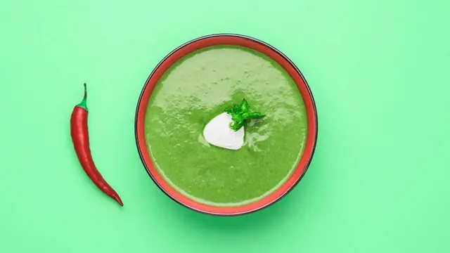 Zelena supa u činili i pored papričica
