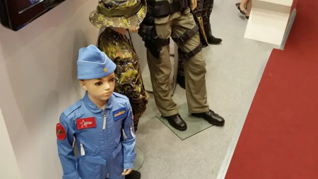 Манекен на выставке "Армия-2016"