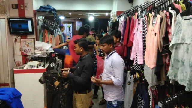 কোলকাতার বিপনী বিতানগুলোতে বাংলাদেশীদের জন্য ছিল ঈদের নানারকম ছাড়।