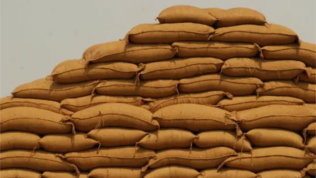 గోధుమల బస్తాలు