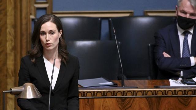 Sanna Marin, Primeira-Ministra da Finlândia, numa sessão do Parlamentofutebol ao vivo bizHelsinque