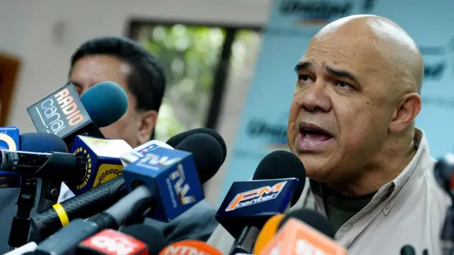 Jesús Torrealba, portavoz de la MUD, coalición de partidos opositores, convocó a una huelga general el próximo viernes.