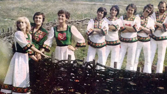 ВІА "Смерічка" у костюмах комплекту "Зачаруй". 1979 рік