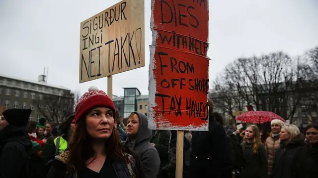 ประชาชนชุมนุมไล่นายกฯ ไอซ์แลนด์