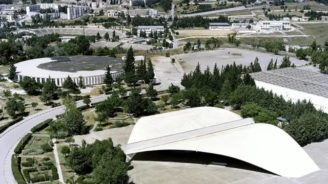 Auditório na formaroleta dos nomes aleatoriosum livro aberto na Universidaderoleta dos nomes aleatoriosMentouri, na Argélia