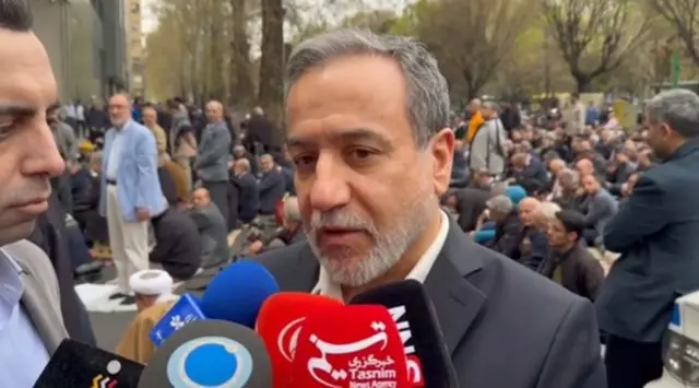 عباس عراقچی در جریان تظاهرات روز قدس و نماز جمعه 