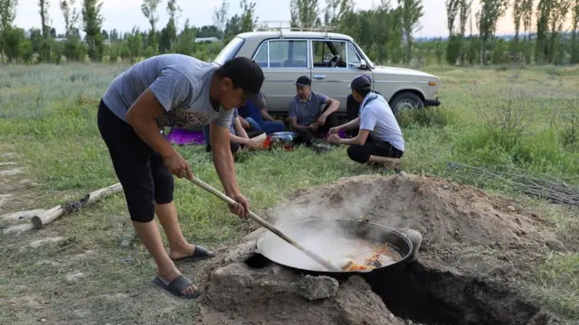 Максат айылынын тургундары