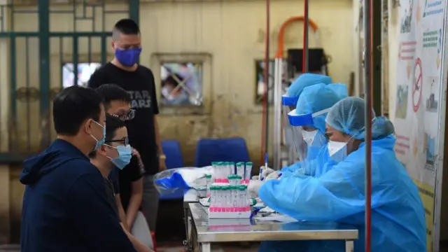 Người dân Hà Nội đăng ký xét nghiệm Covid-19 hôm 13/8/2020