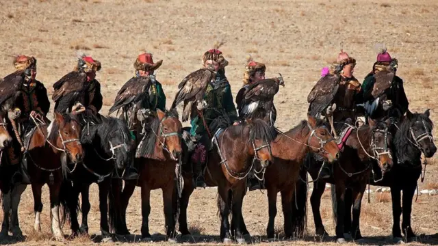 at üstünde kazaklar ve kartalları