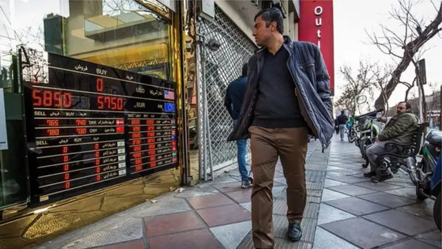 عده‌ای از منتقدان می‌گویند افزایش قیمت ارز یکی از اقدامات دولت برای جبران کسری بودجه سال آینده است