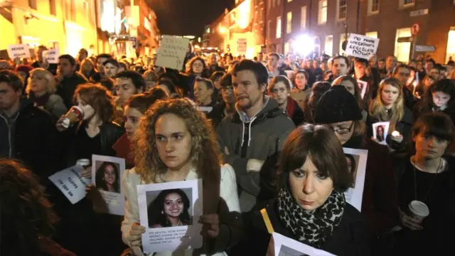 ఐర్లాండ్‌లో అబార్షన్లకు వ్యతిరేకంగా ప్రదర్శన