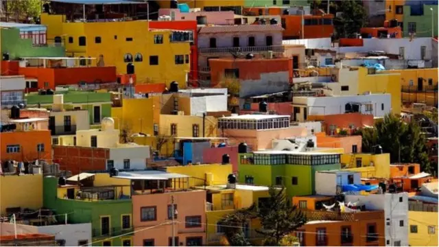 ఆ దేశంలో ద్వందార్థాలు నేర్పిస్తారు