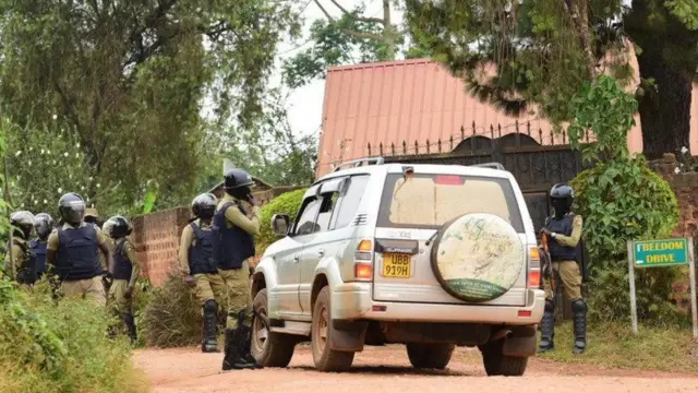 Soldiers station for Bobi Wine house