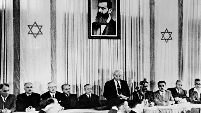 ናይ መጀመርያ ቀዳማይ ሚኒስተር እስራኤል ደቪድ ቤን ጉርዮን ኣብ 14 ግንቦት 1948 ኣብ ቴልኣቪቭ ወግዓዊት ሃገረ እስራኤል እናኣወጀ