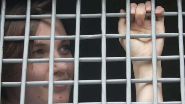 девушка в автозаке