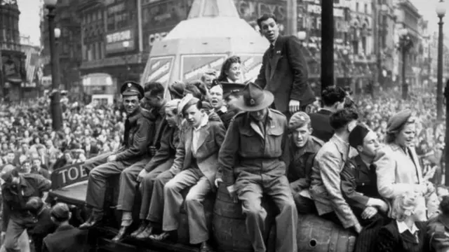 दूसरे विश्व युद्ध के बाद की तस्वीरें