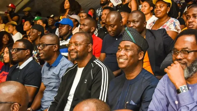 Fans dey watch beach soccer