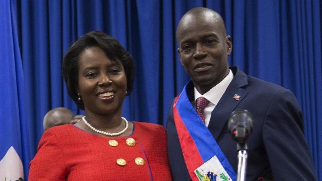 Haitian President Jovenel Moïse (R) poses with his wife Martine Marie Etienne Joseph (L), during his investiture ceremony,