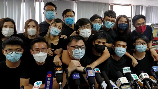 早前12名泛民主派人士被取消参加立法会选举的资格。