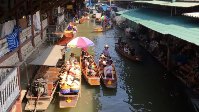 Chợ nổi Damnoen Saduak