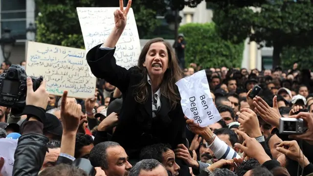 መራሒት ገስጋሲ ደሞክራስያዊ ሰልፊ፡ ማያ ጀሪብ ኣብ እዋን ናይ ተቓውሞ ሰልፊ፤ ቱኒዝ 14 ጥሪ 2011