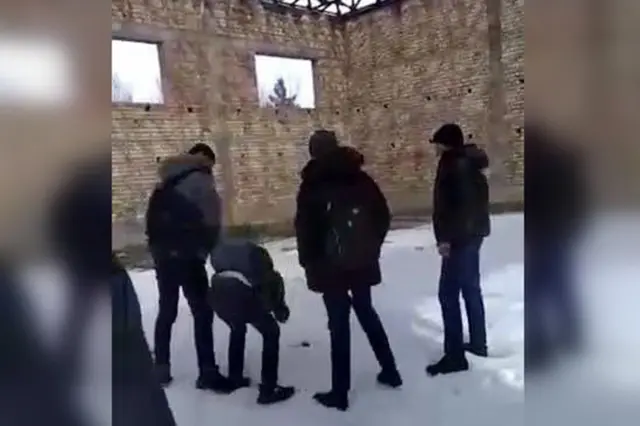 Апасы: Кербендеги ооруканага алып бардым. Дарыгерлер баламды карап эч нерсе болбоптур го дешти.