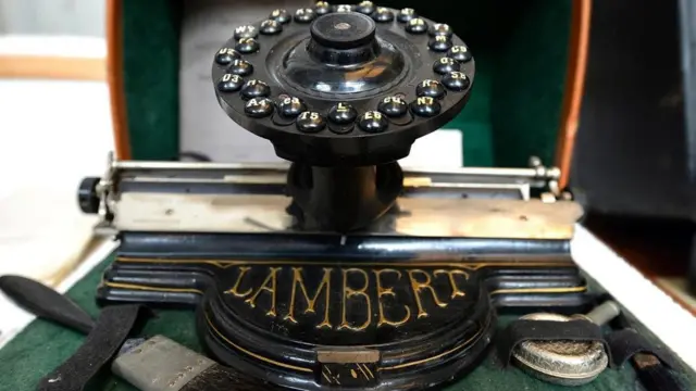Una máquina de escribir Lambert