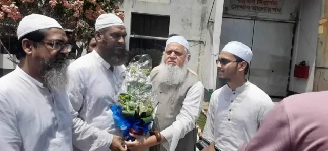 নেতাকর্মীর শুভেচ্ছা জানান মামুনুল হককে