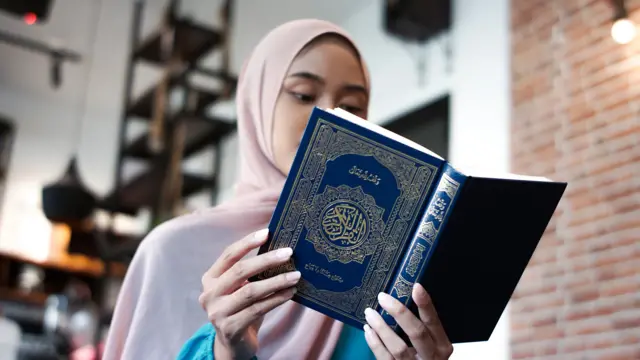 Pesin wey dey recite Quran