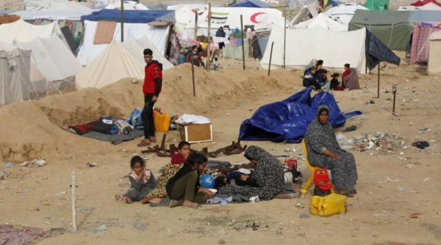 Палестинцы в лагере беженцев