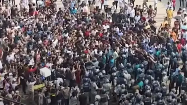 সচিবালয়ের সামনে শিক্ষার্থীদের বিক্ষোভ