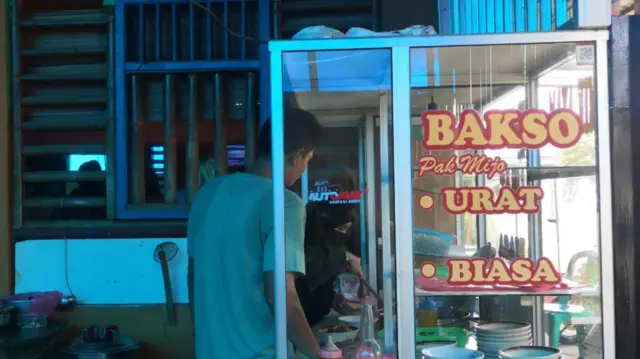 Depot penjual bakso Samijo ketika masih melayani pelanggan.