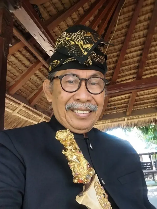 Pengerakse Agung Majelis Adat Sasak, Lalu Sajim Sastrawan