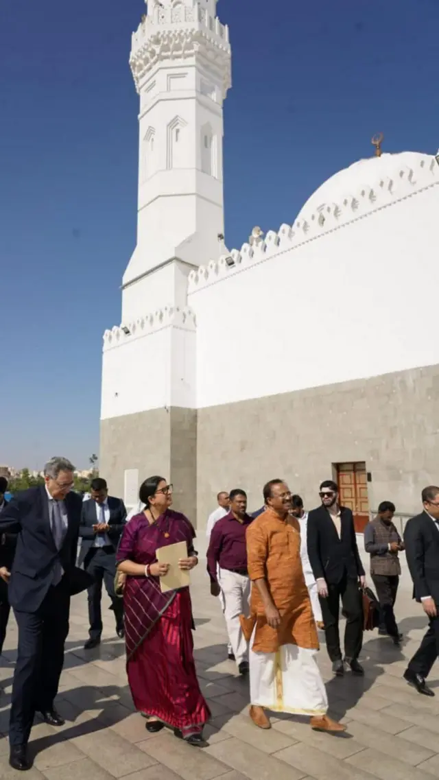 নিজের সফরের নানা ছবি শেয়ার করেছেন স্মৃতি ইরানি