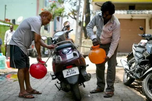 પ્રતીકાત્મક તસવીર