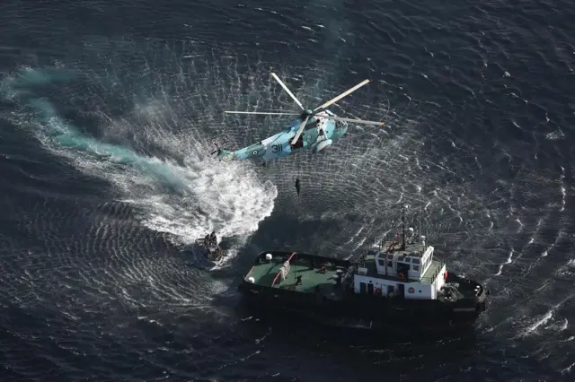 یک هلیکپوتر، یک کشتی و یک قایق تندرو در رزمایش مشترک دریایی ایران، چین و روسیه