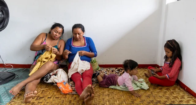 የሴቶቹ ቡድን ገቢ የሚያገኙበት የተለያዩ የዕደ ጥበብ ውጤቶችን ያመርታሉ