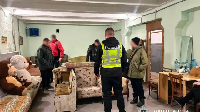 Приміщення в укритті, куди не впустили жінку з дитиною