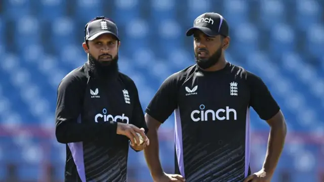 انگلینڈ کی ٹیم کے لیگ سپن بولنگ ڈپارٹمنٹ کو جو دو کھلاڑی سنبھالے ہوئے ہیں وہ بھی پاکستانی نژاد ہیں