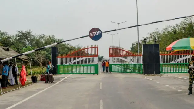 ভারতের দিকে ফুলবাড়ী, সীমান্তের ওপারে বাংলাবান্ধা