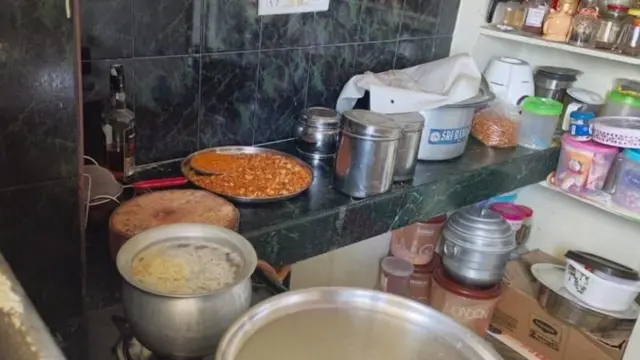 माधवी-गुरुमूर्ती यांच्या घरातील स्थिती