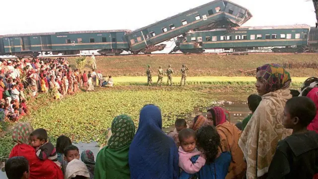 চাঁদপুরের এই ট্রেন দুর্ঘটনায় মারা গিয়েছিল ১৬ জনের বেশি মানুষ।