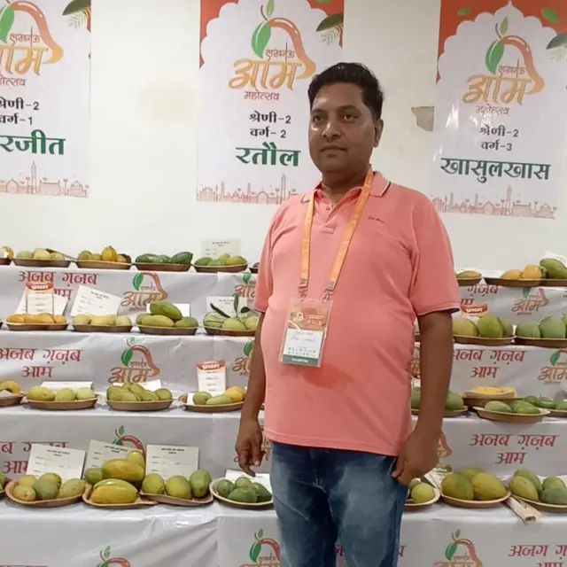 एक आम महोत्सव में शिरकत करते मैंगो प्रोड्यूसर एसोसिएशन से जुड़े हबीबुर्रहमान