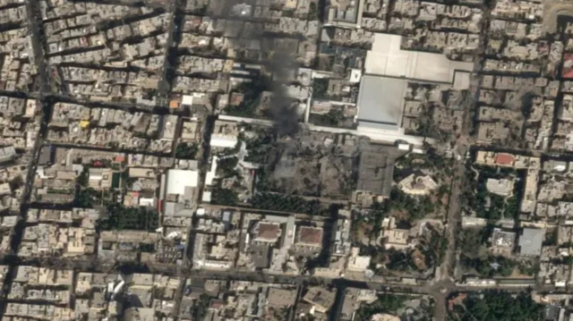 Peyk görüntüsü İranın Ali Lideri Ayətullah Əli Xameneinin iqamətgahında ciddi dağıntılar və qara tüstü qalxdığını göstərir.