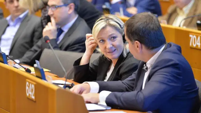 Marine Le Pen deixou o Parlamento Europeubet7k tem taxa de saque2017 para assumir seu papel como parlamentar na França