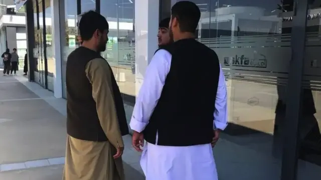 Ресторан эгаси мусиқа қўйилмаслиги, дўкон эгаси эса аёлларни ишга олмаслигини тасдиқлади.