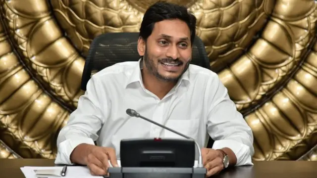 ఉగాది రోజు ఇళ్లపట్టాలు